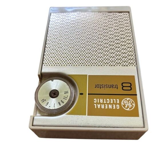 General Electric GE 8 Transistor Vintage AM Radio *Works* - Picture 3 of 12